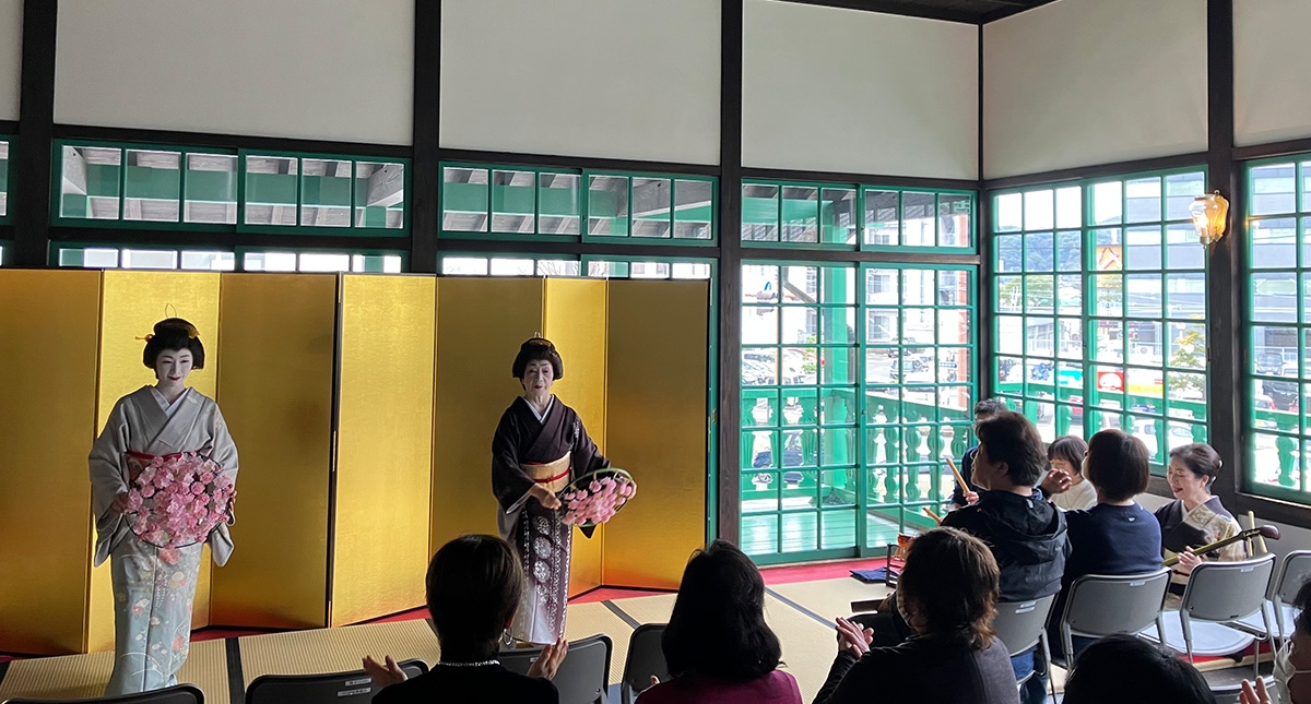 長崎検番の芸妓衆による出島内公演